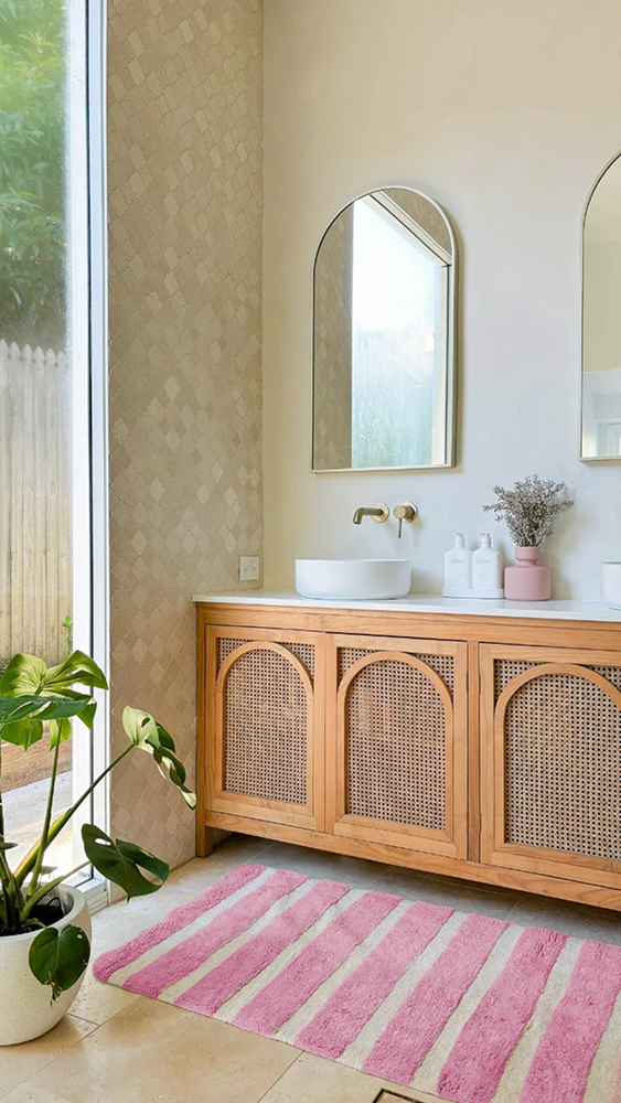 Raspberry Ripple Scalloped Bath Mat