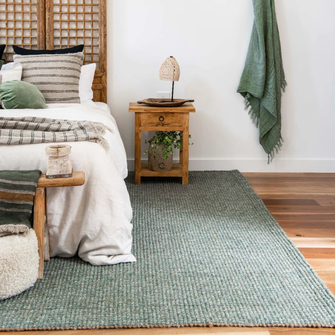 Green wool and Jute bedroom rug